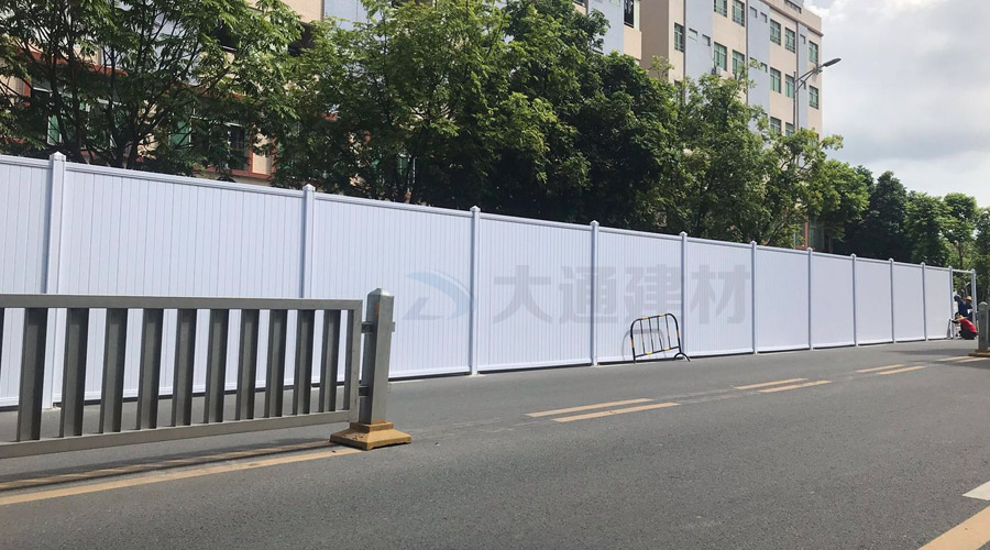 什么是PVC圍擋，pvc圍擋生產(chǎn)廠家哪家好？