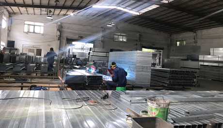 深圳大通建材，引領施工工地圍擋新市場，鋼圍擋、pvc圍擋生產銷售廠家。